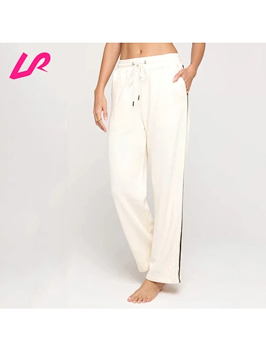 Stay comfy and casual with our Fleece Cargo Sweatpants. Shop now for a range of sizes and colors to elevate your lounge wear with our Fleece Cargo Sweatpants.